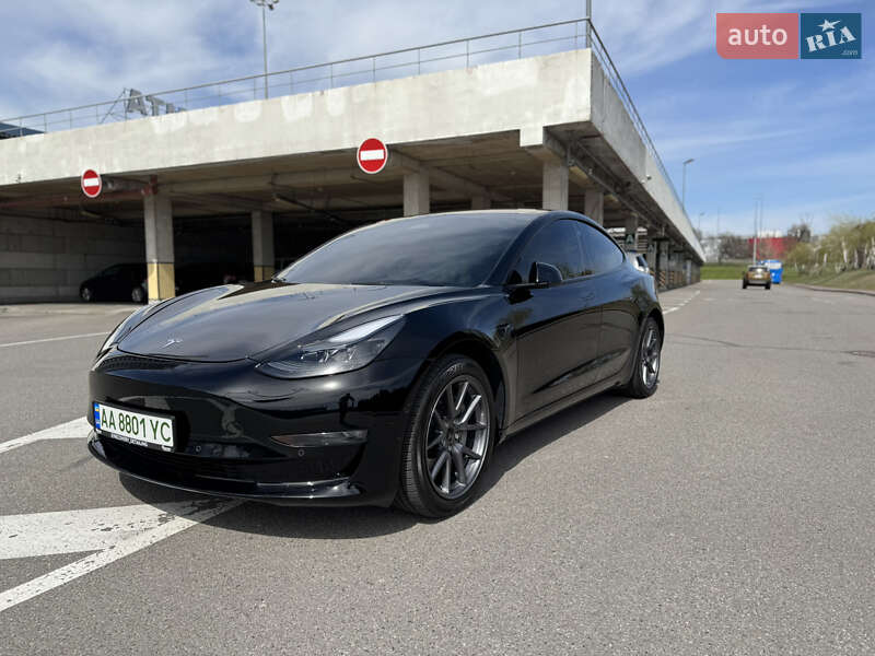 Седан Tesla Model 3 2022 в Киеве