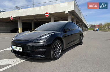 Седан Tesla Model 3 2022 в 