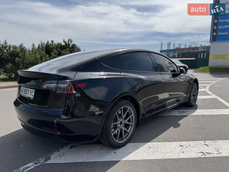 Седан Tesla Model 3 2022 в Киеве