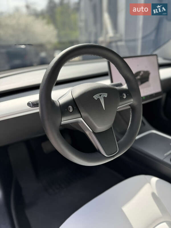 Седан Tesla Model 3 2022 в Киеве
