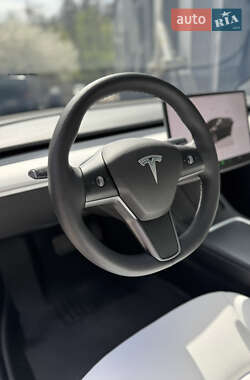 Седан Tesla Model 3 2022 в 