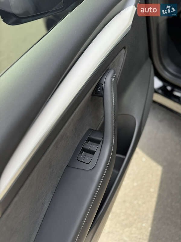 Седан Tesla Model 3 2022 в Киеве