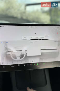 Седан Tesla Model 3 2022 в 