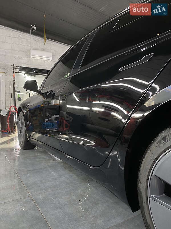 Седан Tesla Model 3 2023 в Тальном