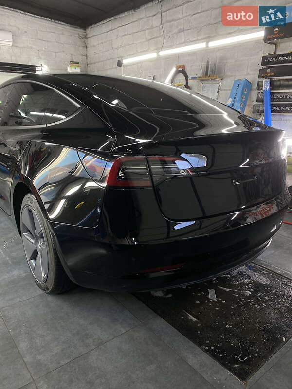 Седан Tesla Model 3 2023 в Тальном