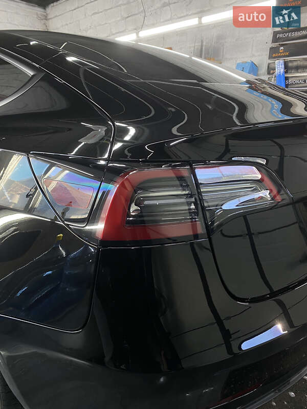 Седан Tesla Model 3 2023 в Тальном
