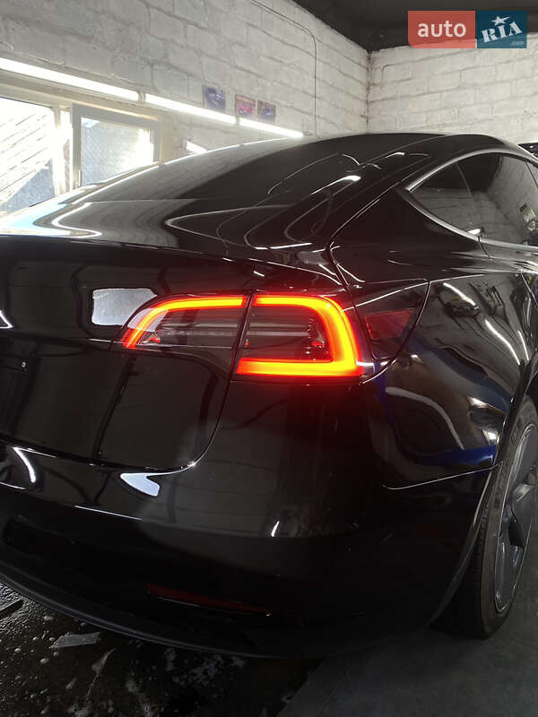 Седан Tesla Model 3 2023 в Тальном