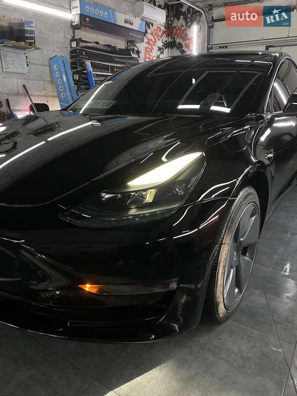 Седан Tesla Model 3 2023 в Тальном