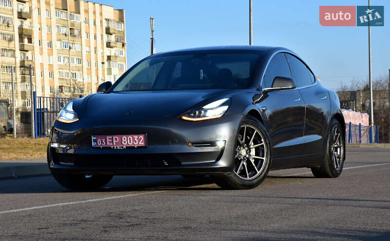 Седан Tesla Model 3 2018 в Дрогобыче