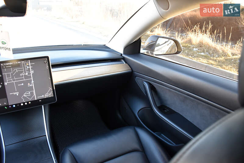 Седан Tesla Model 3 2018 в Дрогобыче