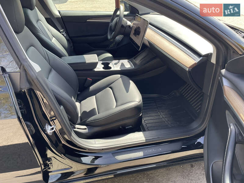 Седан Tesla Model 3 2022 в Самборі