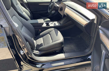 Седан Tesla Model 3 2022 в 