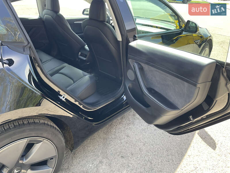 Седан Tesla Model 3 2022 в Самборі