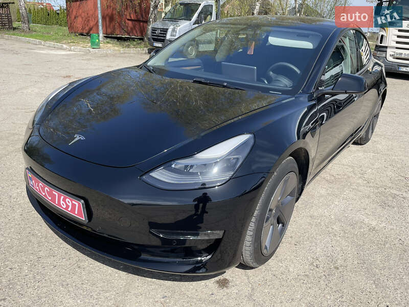 Седан Tesla Model 3 2022 в Самборі