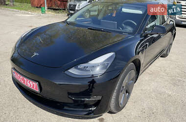 Седан Tesla Model 3 2022 в 