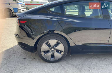 Седан Tesla Model 3 2022 в 