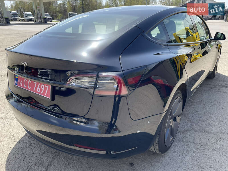 Седан Tesla Model 3 2022 в Самборі
