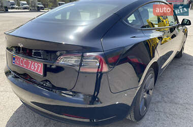Седан Tesla Model 3 2022 в 