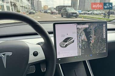 Седан Tesla Model 3 2020 в 