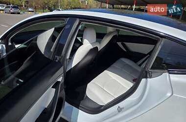 Седан Tesla Model 3 2020 в 