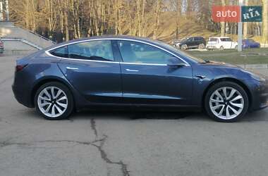 Седан Tesla Model 3 2019 в 
