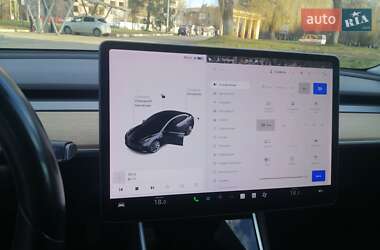 Седан Tesla Model 3 2019 в 