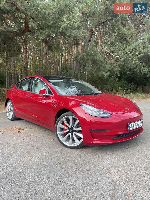 Седан Tesla Model 3 2018 в Києві