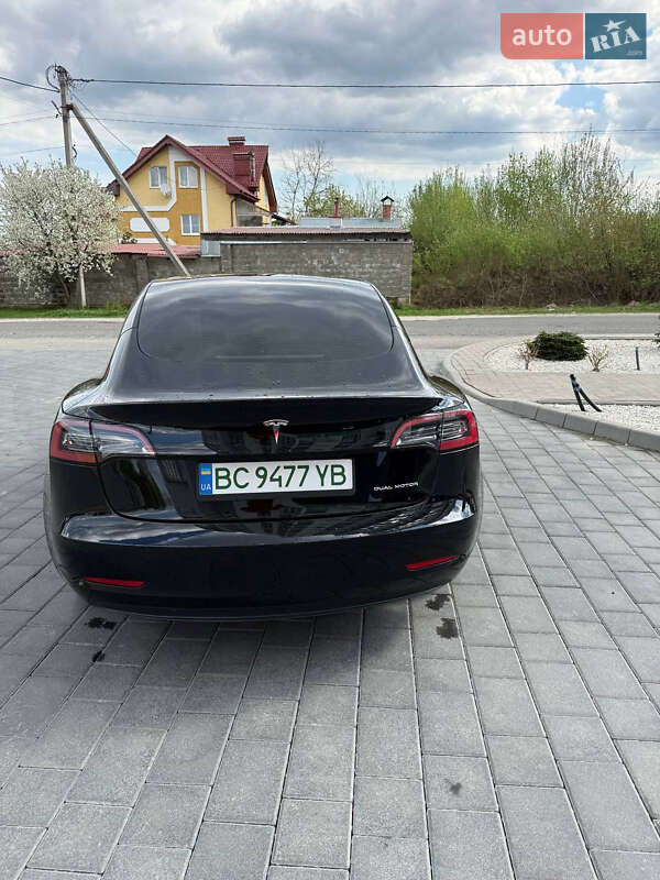 Седан Tesla Model 3 2023 в Трускавце