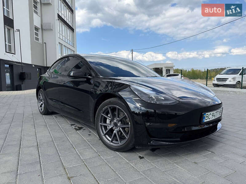 Седан Tesla Model 3 2023 в Трускавце