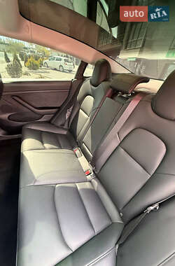 Седан Tesla Model 3 2023 в 