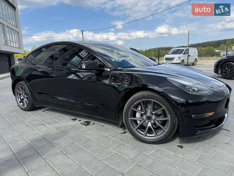 Седан Tesla Model 3 2023 в Трускавце