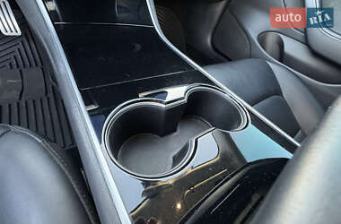 Седан Tesla Model 3 2019 в 