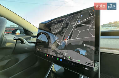 Седан Tesla Model 3 2019 в 