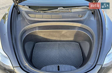 Седан Tesla Model 3 2019 в 