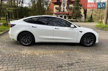 Седан Tesla Model 3 2023 в Львове