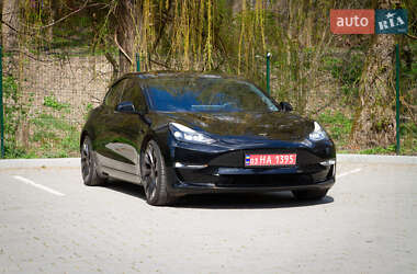 Седан Tesla Model 3 2021 в 