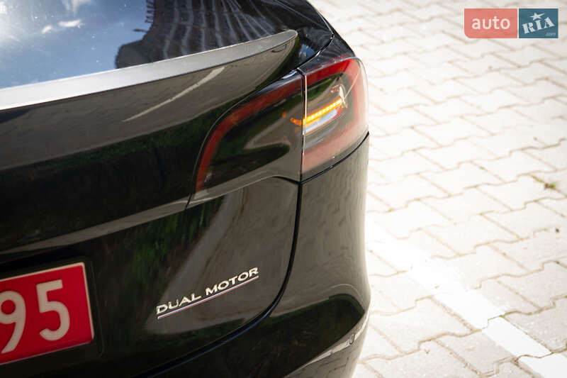 Седан Tesla Model 3 2021 в Тернополе