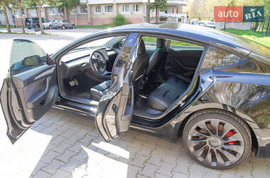 Седан Tesla Model 3 2021 в 