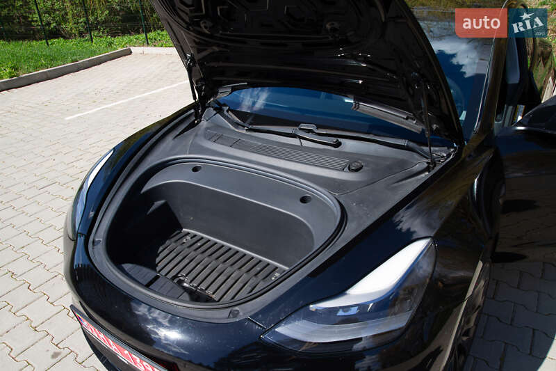 Седан Tesla Model 3 2021 в Тернополе