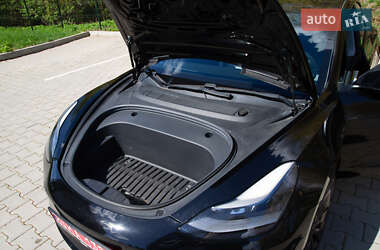 Седан Tesla Model 3 2021 в 