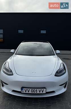 Седан Tesla Model 3 2022 в 