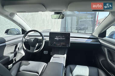 Седан Tesla Model 3 2022 в 