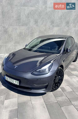 Седан Tesla Model 3 2022 в 