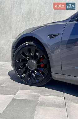 Седан Tesla Model 3 2022 в 