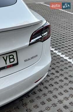Седан Tesla Model 3 2018 в 