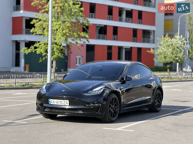 Седан Tesla Model 3 2019 в Киеве