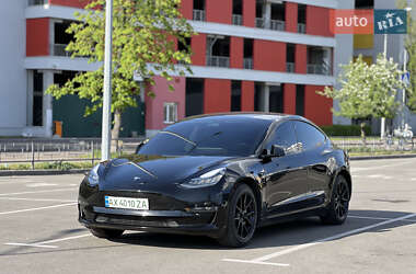 Седан Tesla Model 3 2019 в 