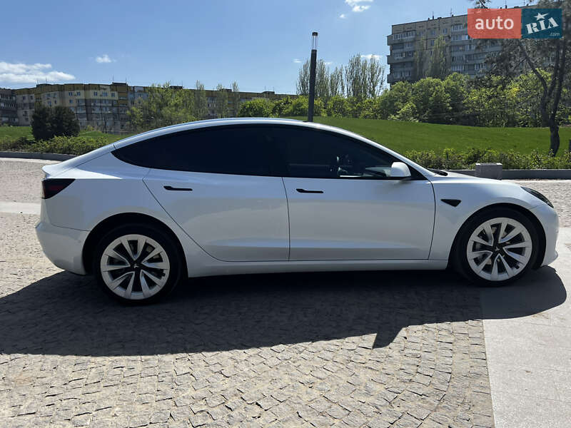 Седан Tesla Model 3 2022 в Днепре