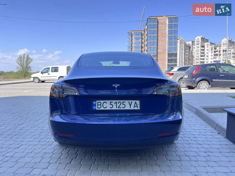 Седан Tesla Model 3 2019 в Львове