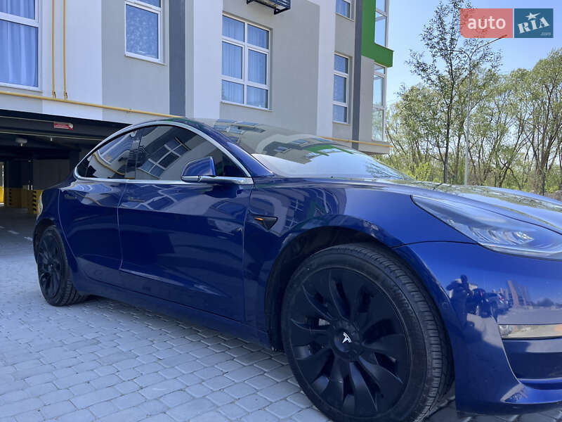 Седан Tesla Model 3 2019 в Львове